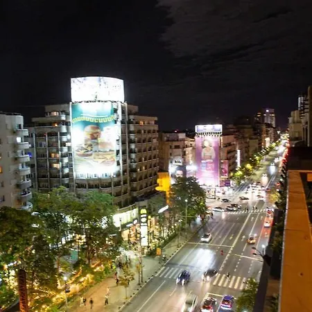 With Panoramic Terrace In Center アパート