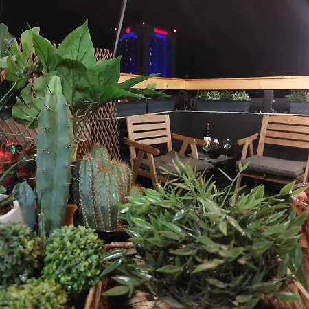 דירה With Panoramic Terrace In Center *